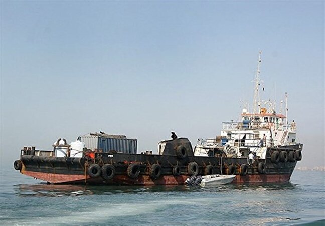 توقیف محموله ۱۲۰ هزار لیتری سوخت قاچاق در آب‌های خلیج فارس